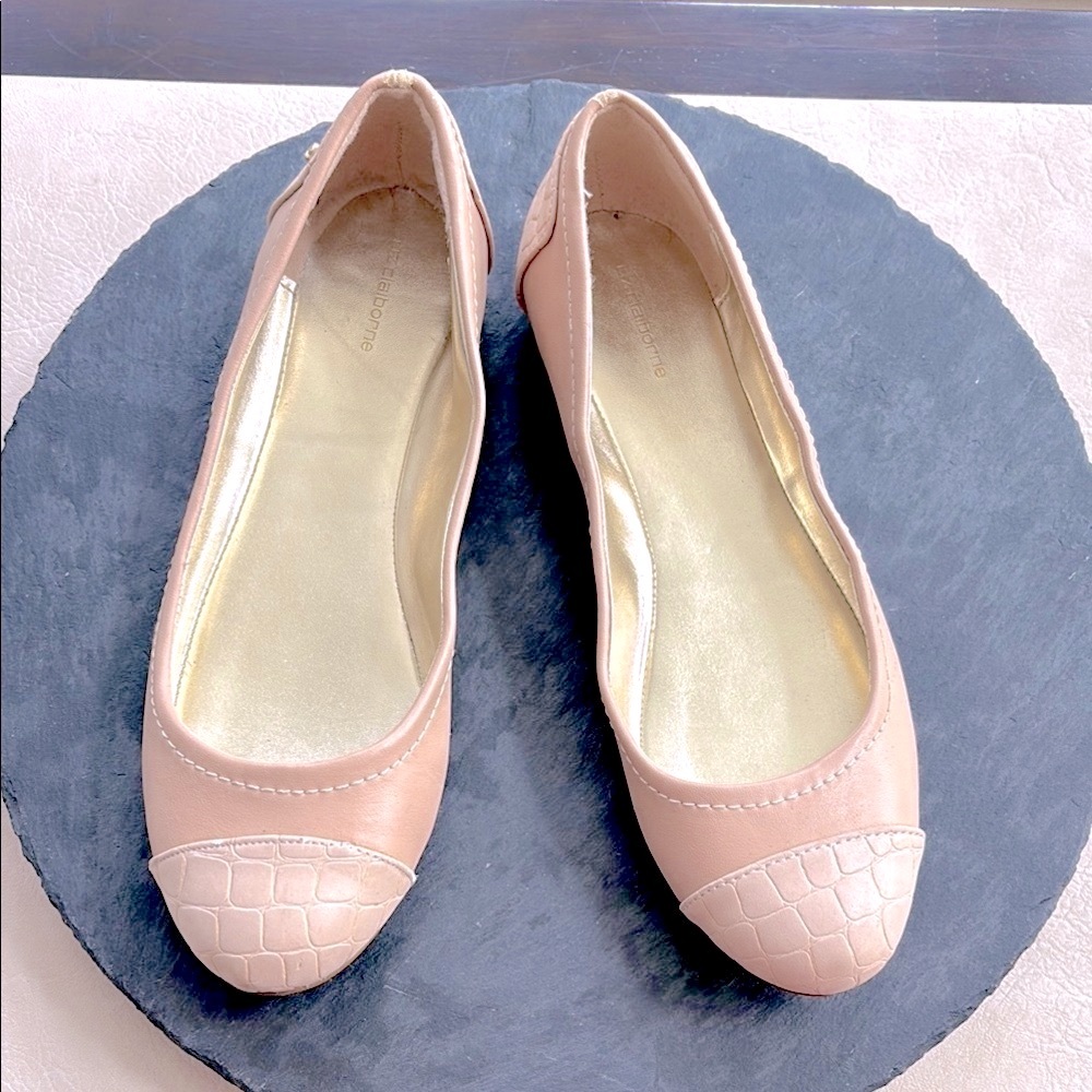 Liz Claiborne two-tone Neutral Ballet Flats with Textured Finish - Gold heels - Picture 3 of 8